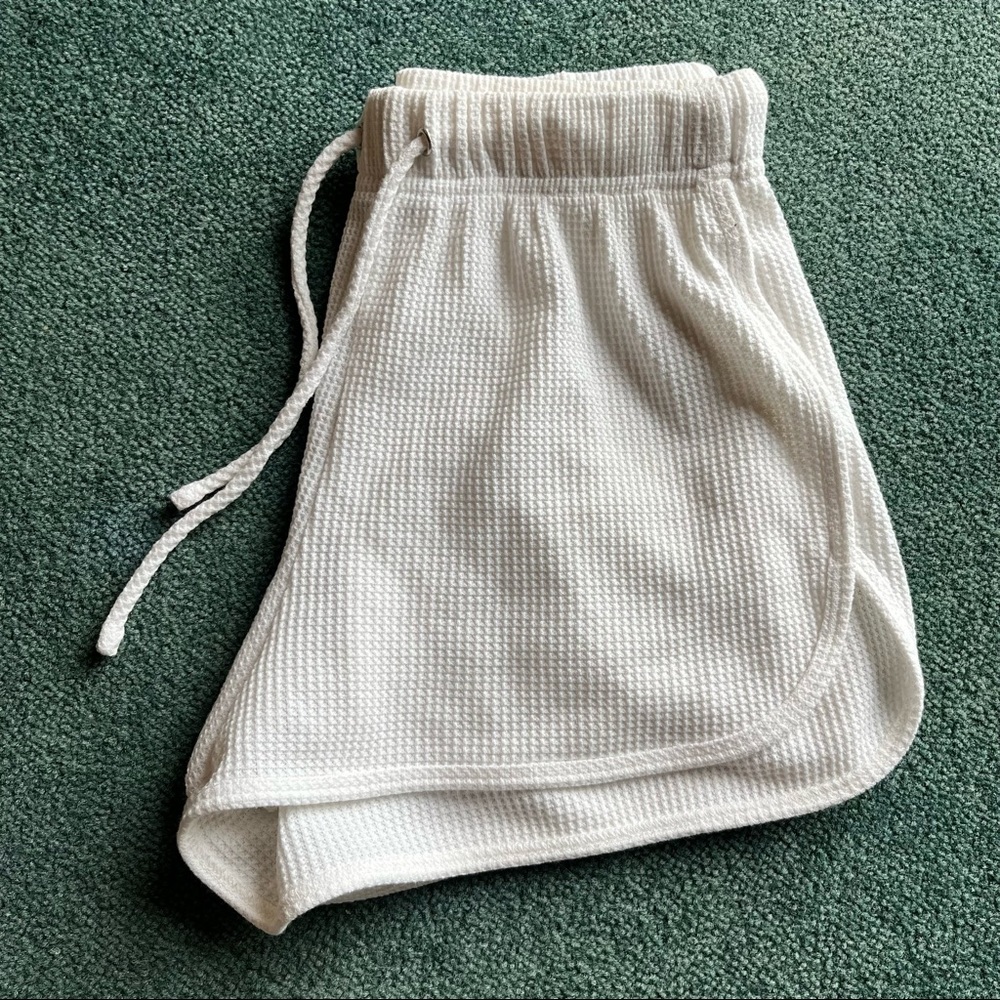 Princess Polly Dream Daze White Shorts size 2